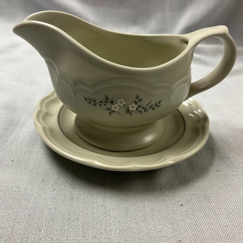 Pfaltzgraff Heirloom Gravy boat pitcher